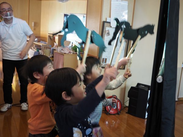 ブレーメンの音楽隊。みんなでワイワイ影絵人形劇をしよう!