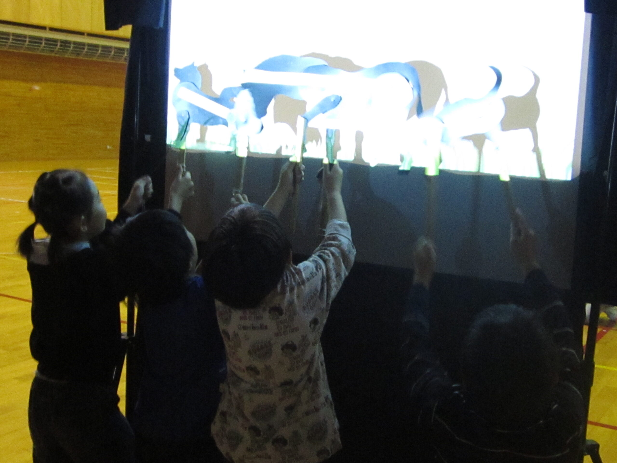 大仙市立西仙北小学校の影絵人形劇②